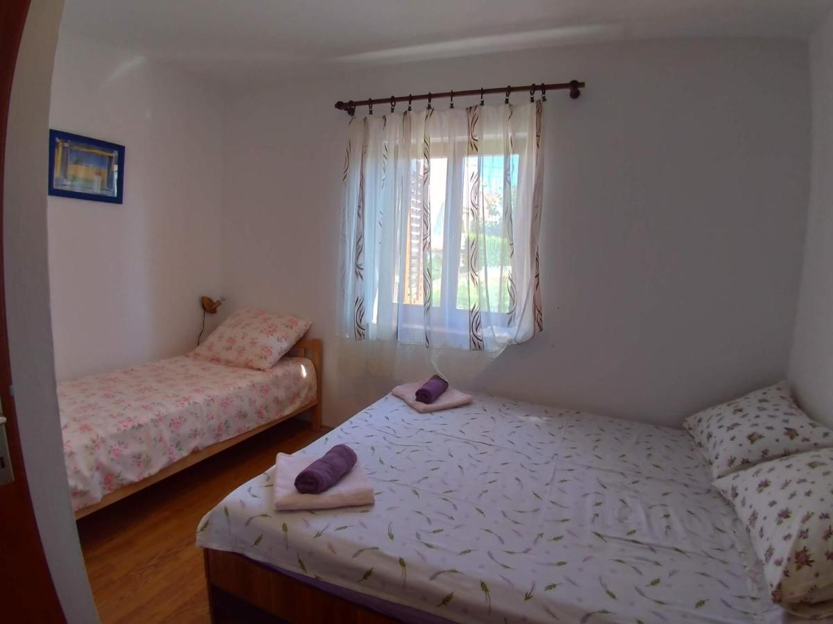 Apartment Njivice 15904B Kültér fotó